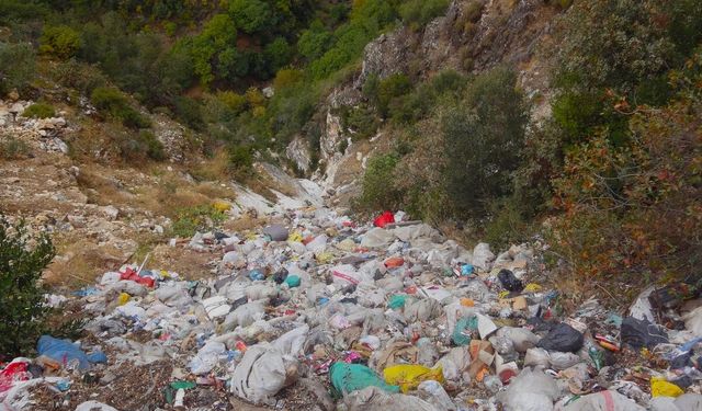 Aydın’da 17 yıldır bitmeyen kirlilik! Çöpler Büyük Menderes’i ve Taşköprü’yü tehdit ediyor
