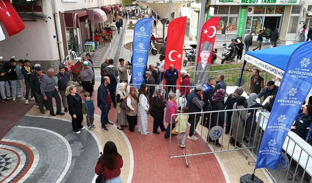 Kuyucak'ta binlerce fide vatandaşlarla buluştu
