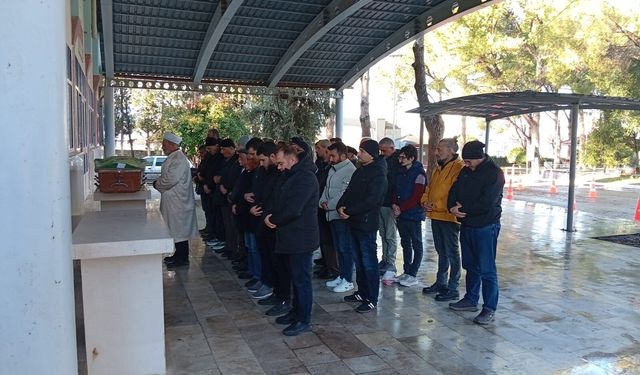 Çatıya çıkmıştı, düşerek can verdi! Şehit kardeşi Aydın Çelik’e acı veda
