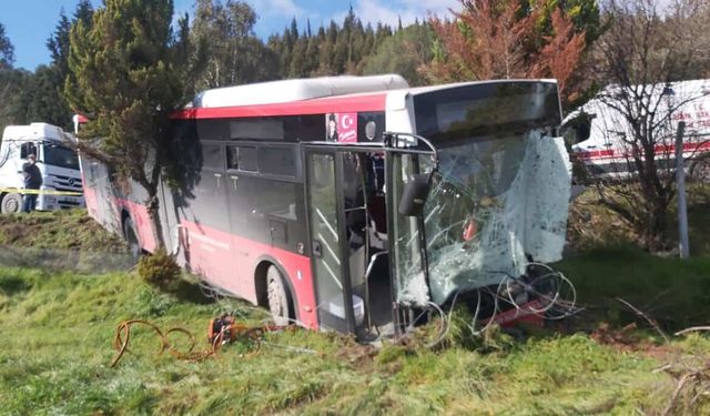 Belediye otobüsüyle panelvan çarpıştı: 1 ölü, 8 yaralı