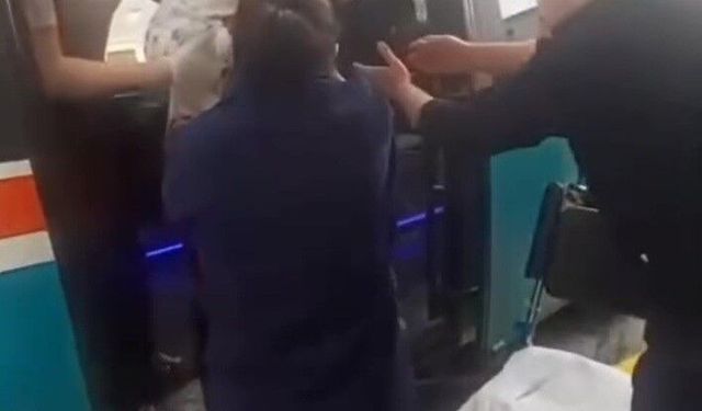 Minibüste sürpriz doğum! Hamile kadın yolculuk sırasında kız bebeğini dünyaya getirdi