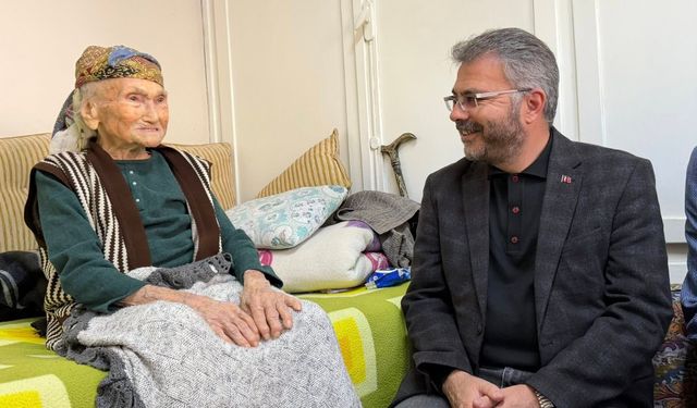 Özmen Sultanhisar’daki asırlık çınarın hayır duasını aldı