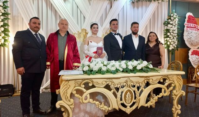 Çine’de Siyaseti Buluşturan Nikah: CHP’li Başkan, AK Partili Başkan’ın Nikahını Kıydı