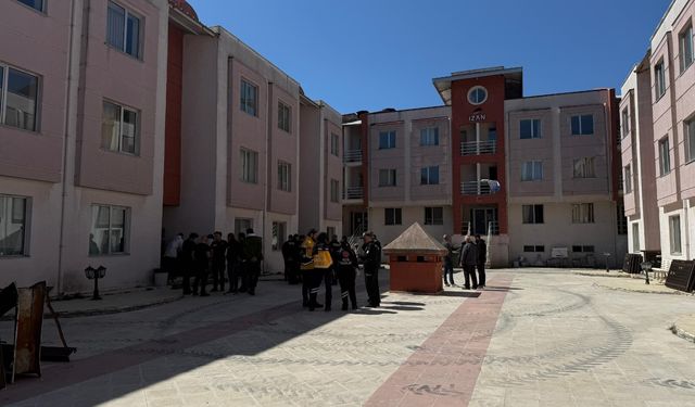 Genç teğmen evinde kanlar içinde ölü bulundu