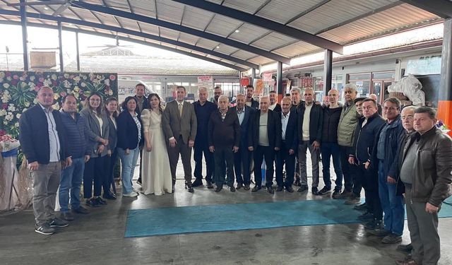 Aydın'da MHP'li başkanın mutlu günü: Birçok partili düğünde bir araya geldi