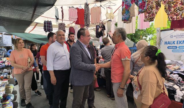 CHP’li Karakoz Koçarlı pazarında vatandaşlarla buluştu