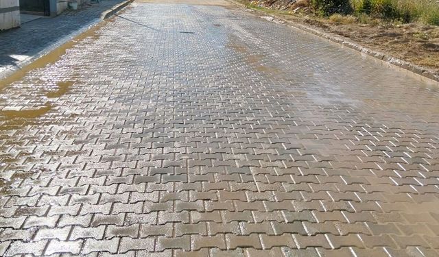 Ekipler hızır gibi yetişti: Efeler’de yol dakikalar içinde açıldı