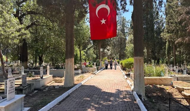 İncirliova mezarlıklarında bayram temizliği