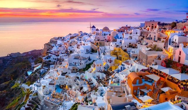 Kuşadası'ndan gideceklerin tatili zehir olabilir! Komşuda OHAL şoku