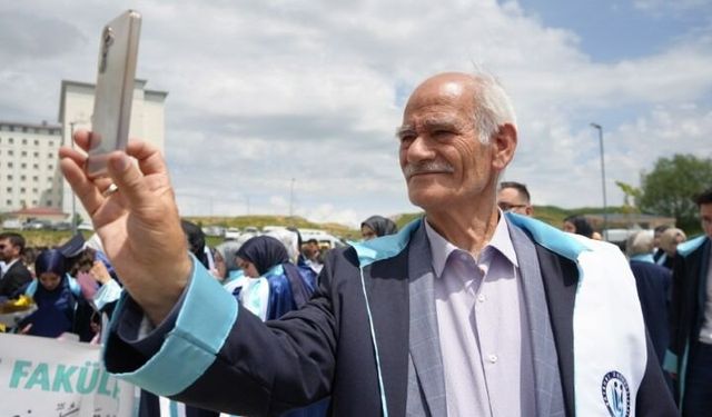 71 yaşında başladı 75’te bitirdi: Diploma yetmedi bir de okurken kitap yazdı