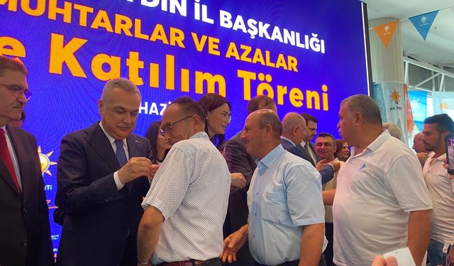 AK Parti Aydın’dan gövde gösterisi: Bin 10 muhtar ve azaya rozet takıldı