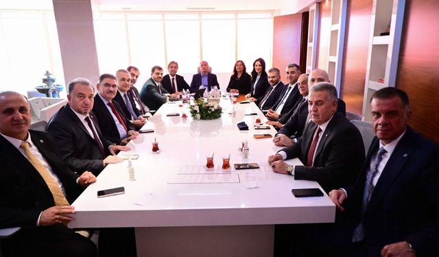 Aydın için kritik zirve: AK Parti Aydın heyeti Ankara’dan gelen kurmaylarla buluştu