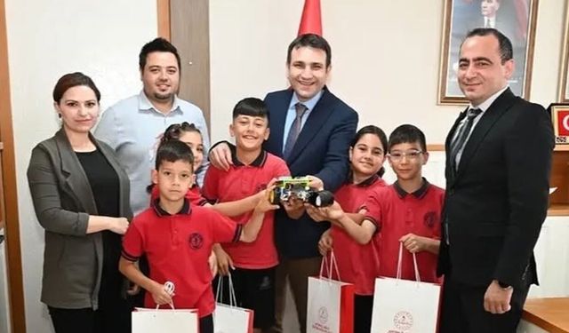 Aydınlı çocukların yaptığı 'Neşe Robot' Türkiye üçüncüsü
