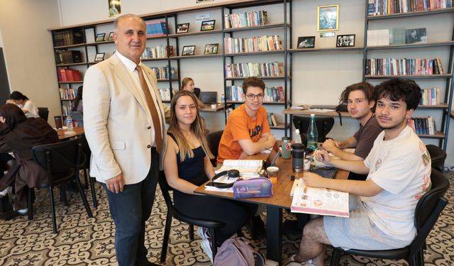 Başkan Kaya YKS öğrencilerinin heyecanına ortak oldu