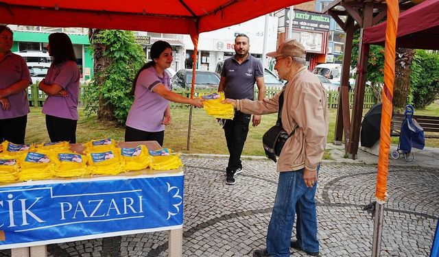 Başkan Zencirci incir üreticilerine ilek torbası dağıttı