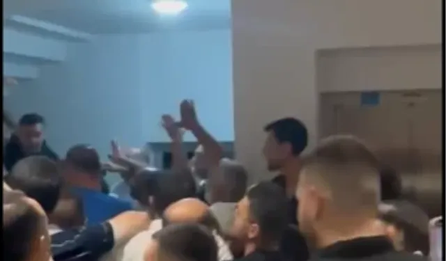 CHP'de gece yarısı darbesi! İl binasında arbede