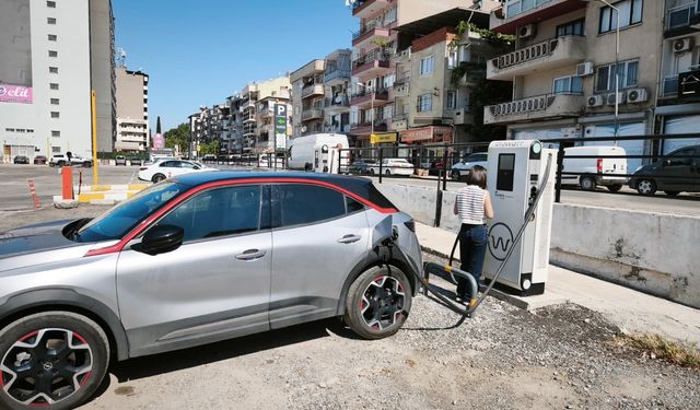 Efeler’de elektrikli araç şarj istasyonları hizmette
