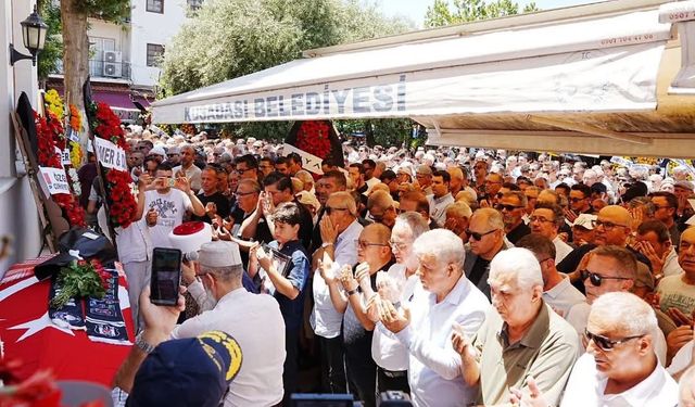 Kuşadası eski başkanına veda etti: Engin Berberoğlu son yolculuğuna uğurlandı