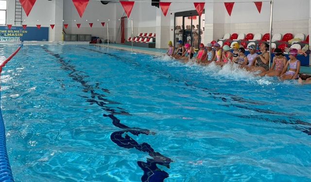 Söke’de yarı olimpik havuz kapılarını açtı
