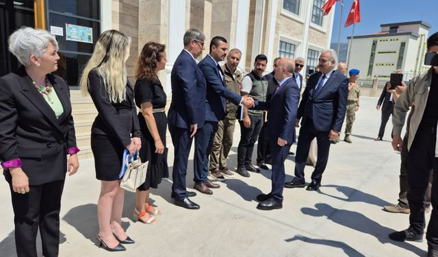 Vali Varol Söke'de çiçeklerle karşılandı