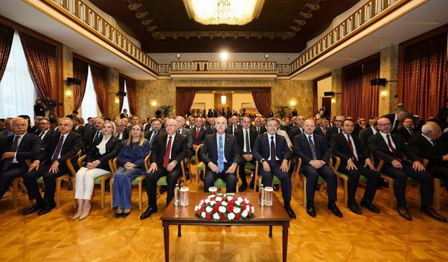 AK Partili Savaş İstiklal Madalyası Takdim Töreninde yer aldı