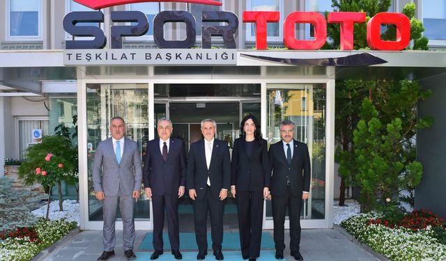 Aydın’da 5 ilçeye spor yatırımı: AK Partili vekiller imzaladı