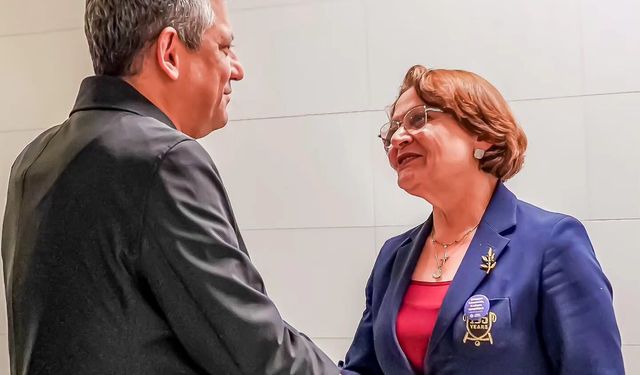 Aydın’da Özel’e ilk destek Hatice Gençay’dan geldi: Gözler diğer belediye başkanlarında