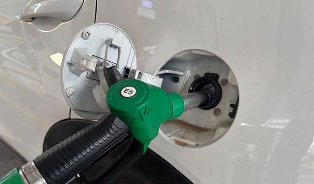 Aydın’da tabelalar yine değişti! Akaryakıta zam geldi