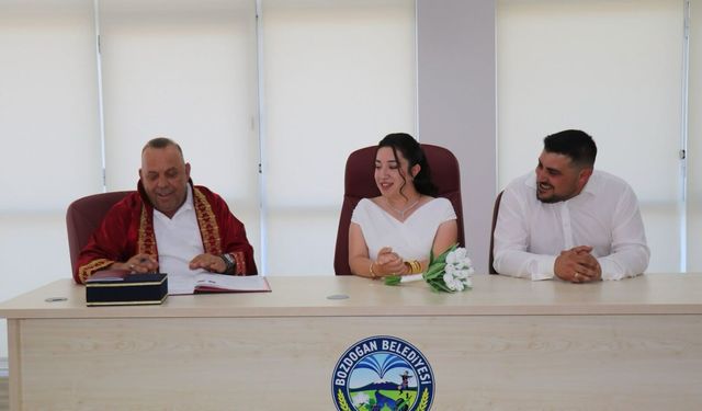 Genç çiftin nikahını Başkan Özel Kıydı