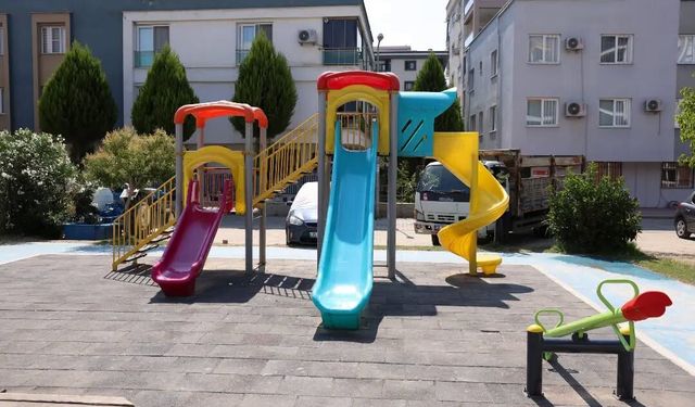 İncirliova’daki parkın oyun alanı yenilendi