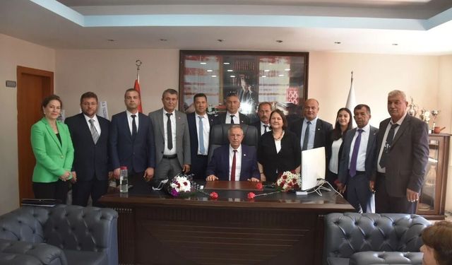 Karacasu'da değişime ayak uydurdu: Başkan Büyükyapıcı ve CHP'li meclis üyeleri istifa edecek