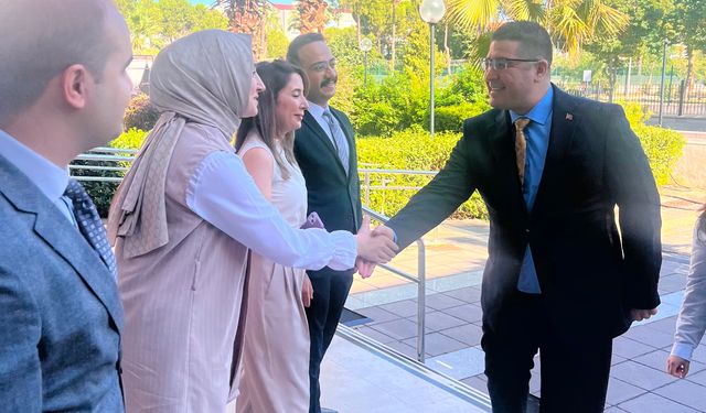 Nazilli'de Öner göreve başladı! Adliye personeli tarafından karşılandı