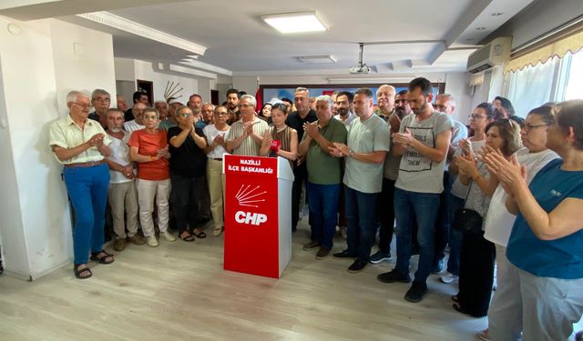 Görevden alınan Ökmen’den dikkat çeken hareket! Genel Merkez’in karar belgesini yırtıp attı!