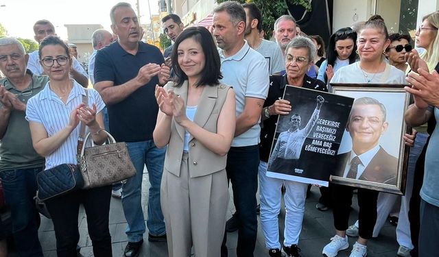 CHP'li Ökmen ve partililer binayı terk etti!