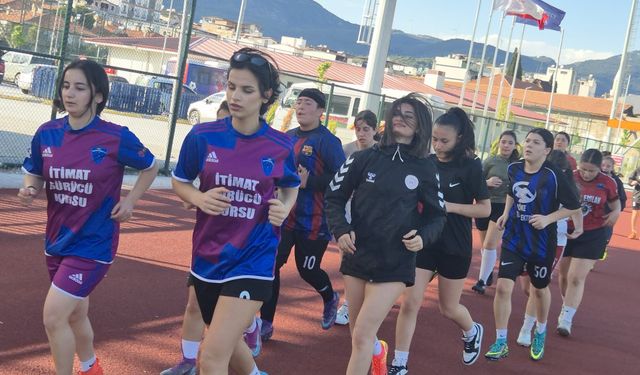 Sökeli kızlar bir beraberlikle ligde kaldılar