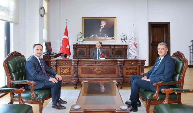 Vali Varol’un bugünkü durağı Karpuzlu oldu! Kurum ziyaretlerinin yanı sıra esnafla da bir araya geldi