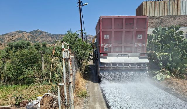 Yetişkin İle Efeler’de yol yatırımları sürüyor! Ilıcabaşı Mahallesi de asfaltlanıyor