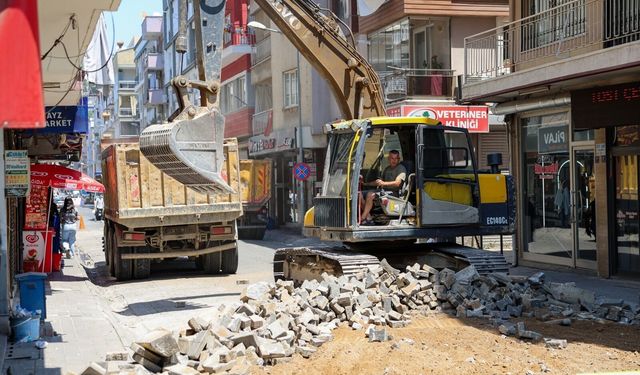 Yetişkin öncülüğünde asfaltlama çalışmaları devam ediyor