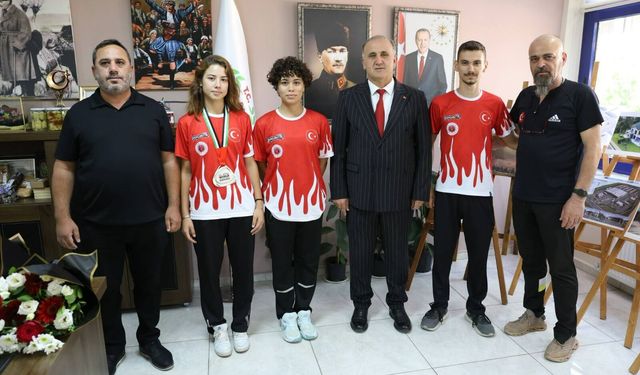 Aydınlı sporcular Dünya Şampiyonası’nda dereceye girdi! Başkan Kaya makamında ağırladı