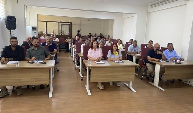 Başkan Yetişkin’nin Yeni Parti’ye geçişi sonrası ilk toplantı: Efeler Meclisi'nde CHP'nin kartları kaldırıldı