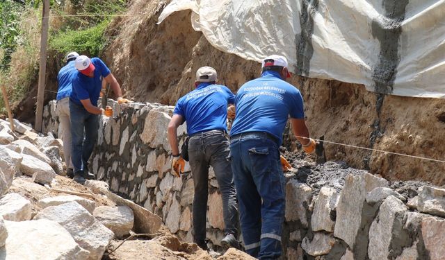 Bozdoğan kırsalı yenileniyor: Taş duvar yapıldı