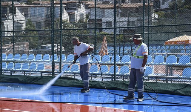 Kuşadası Tenis Kulübü’nde kapsamlı temizlik