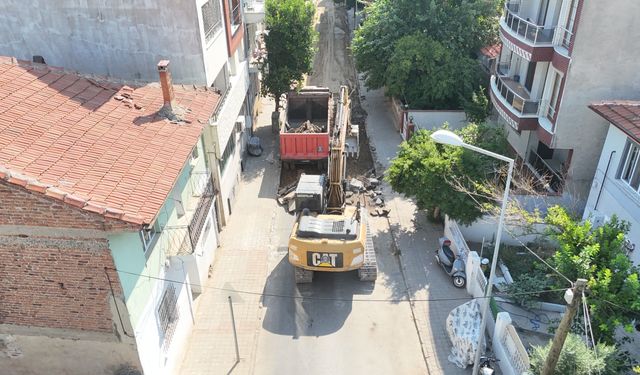 Nazilli’de 6 sokakta eş zamanlı çalışma: Yollar yenileniyor