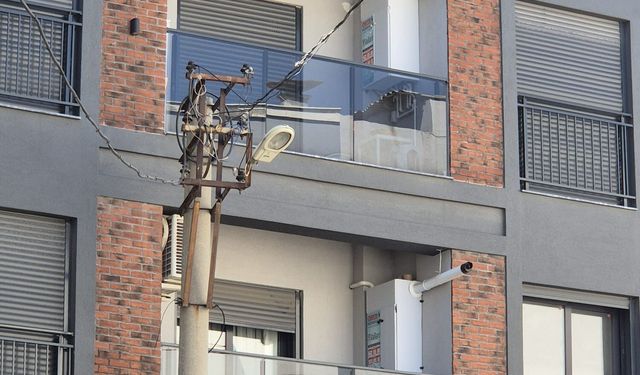 Söke’nin o mahallesindeki görüntü isyan ettirdi: Elektrik telleri için çözüm bekliyorlar