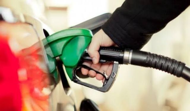 Akaryakıt tabelaları yeniden değişti! Benzine zam geldi