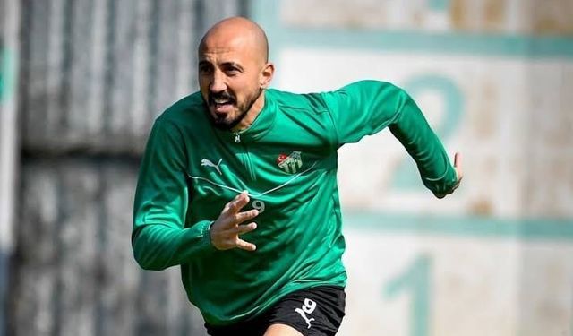 Aydınlı Ahmet İlhan Özek profesyonel futbolu bıraktı