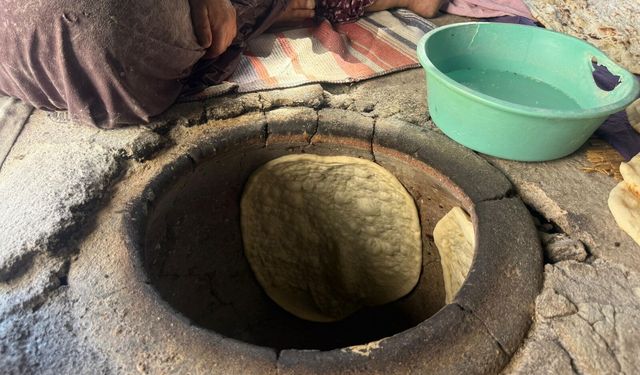 Doğu’nun tandırı Aydın’a taşındı: Hem sohbet ediyorlar hem karınlarını doyuruyorlar