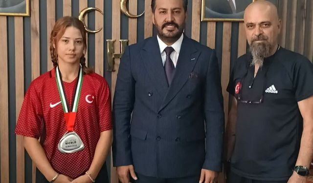 Dünya ikincisi Çavutlu'dan MHP Aydın'a ziyaret