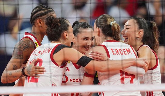 Sultanlar yine fırtına gibi! Sırpları ezip geçtiler, Avrupa'da finaldeyiz